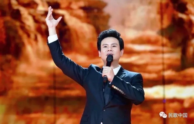 大小新闻独家采访中国十大男高音歌唱家杨阳