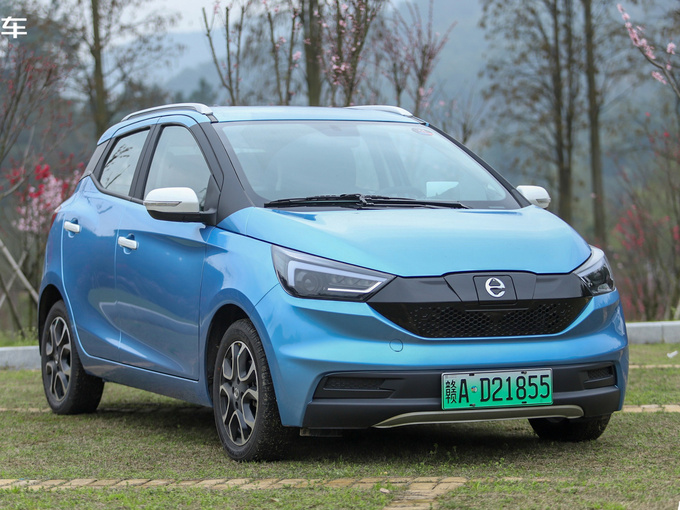 这款电动车，比北汽新能源EC3更大，6.68万起， 网友：穷人版“宝马i3”！