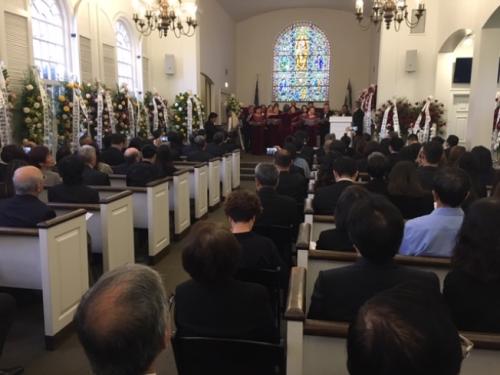 �����������һ�����ɻ��ӡ������ϱ����������̻���Զ�����᳤�¿�־��̫̫����������׷˼��ʽ���ڵ���ʱ��27�������ڿ����ǸԸ��ּ��԰���У��ϰ���Ϊ��λ�������С���ͼƬ��Դ�������������ձ������� ���� �㣩