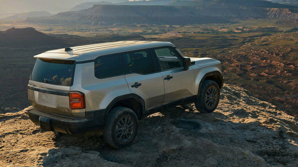 丰田研发车载无人机系统，助力车辆复杂路况探路