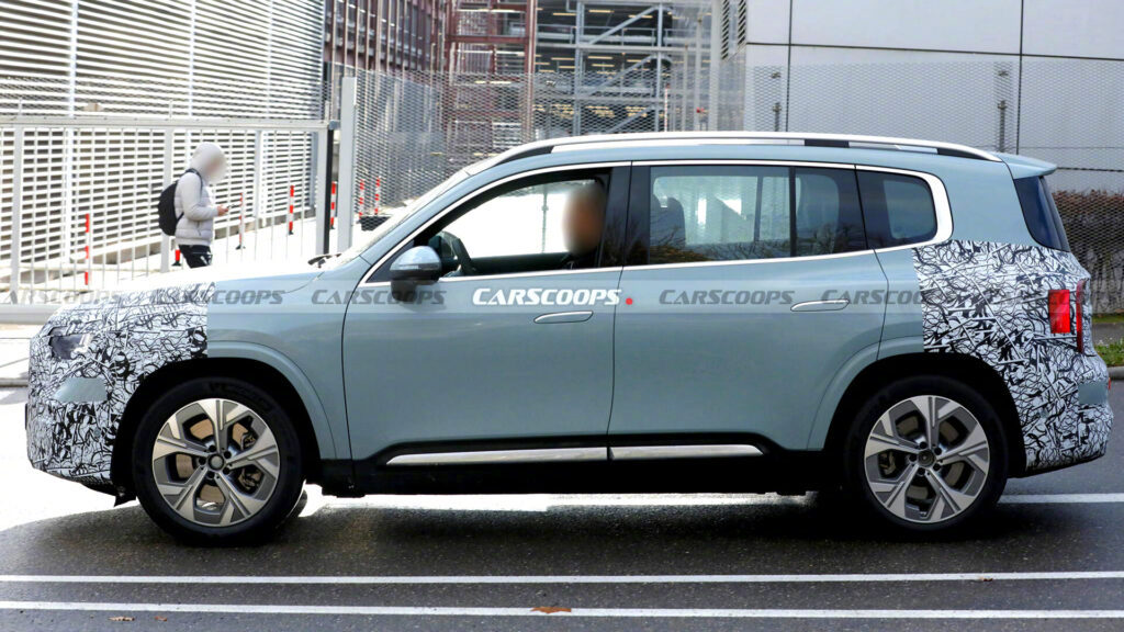 全新奔驰GLB低伪装谍照曝光，12月8日发布