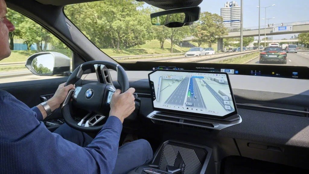 宝马2026年10月起将驾驶辅助功能整合至3D地图视图