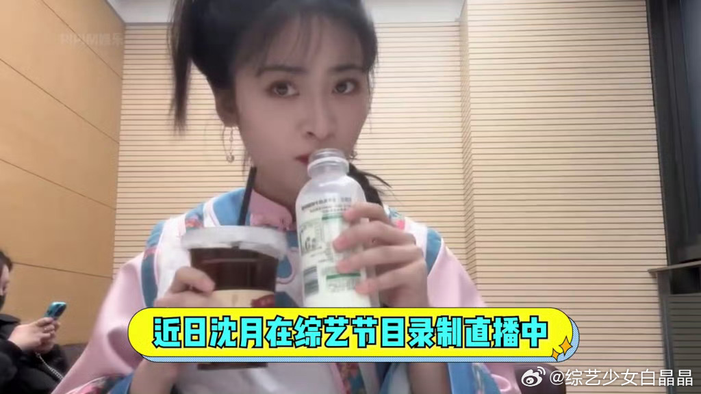 沈月曾在翁小雯婚礼上当花童