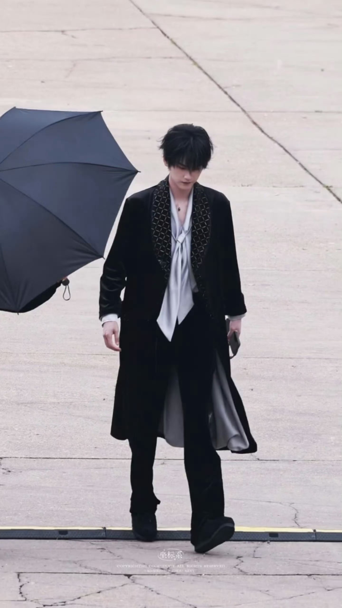 周柯宇上班路透曝光，乙游建模身材引热议