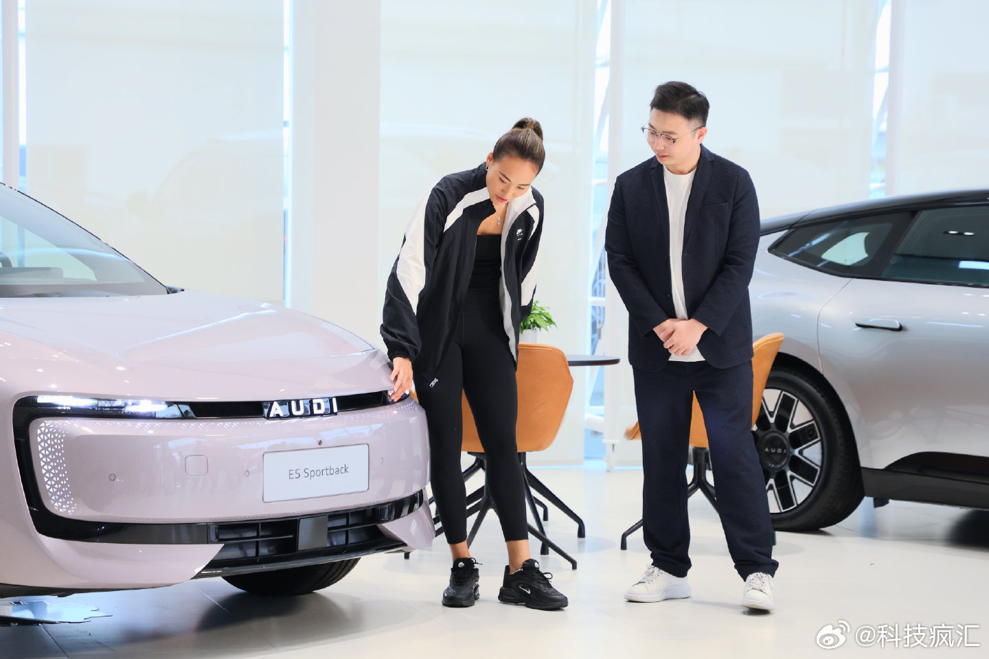 郑钦文选择奥迪E5为冠军座驾，实力诠释硬核性能