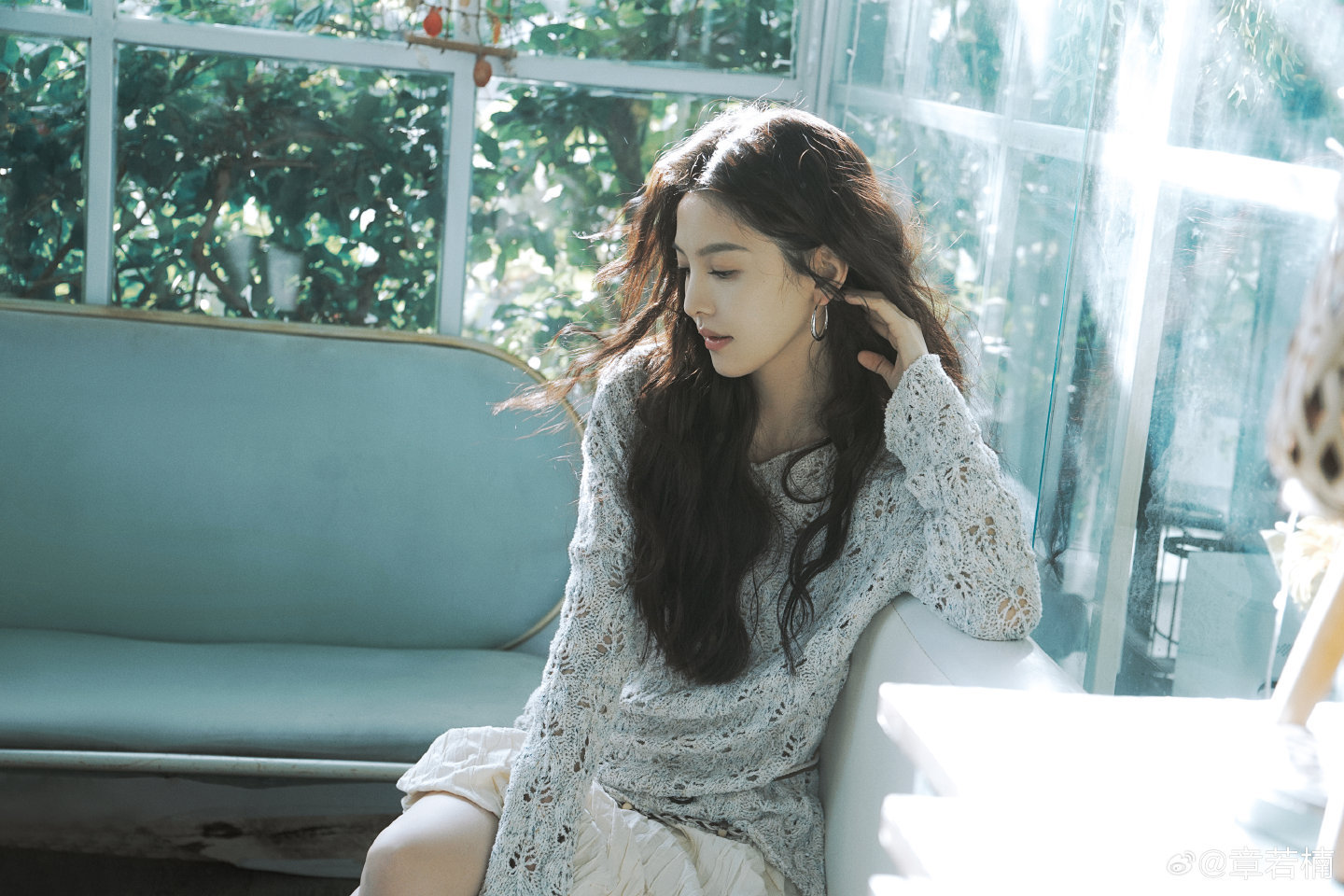 章若楠春意盎然新照释出，氧气感十足