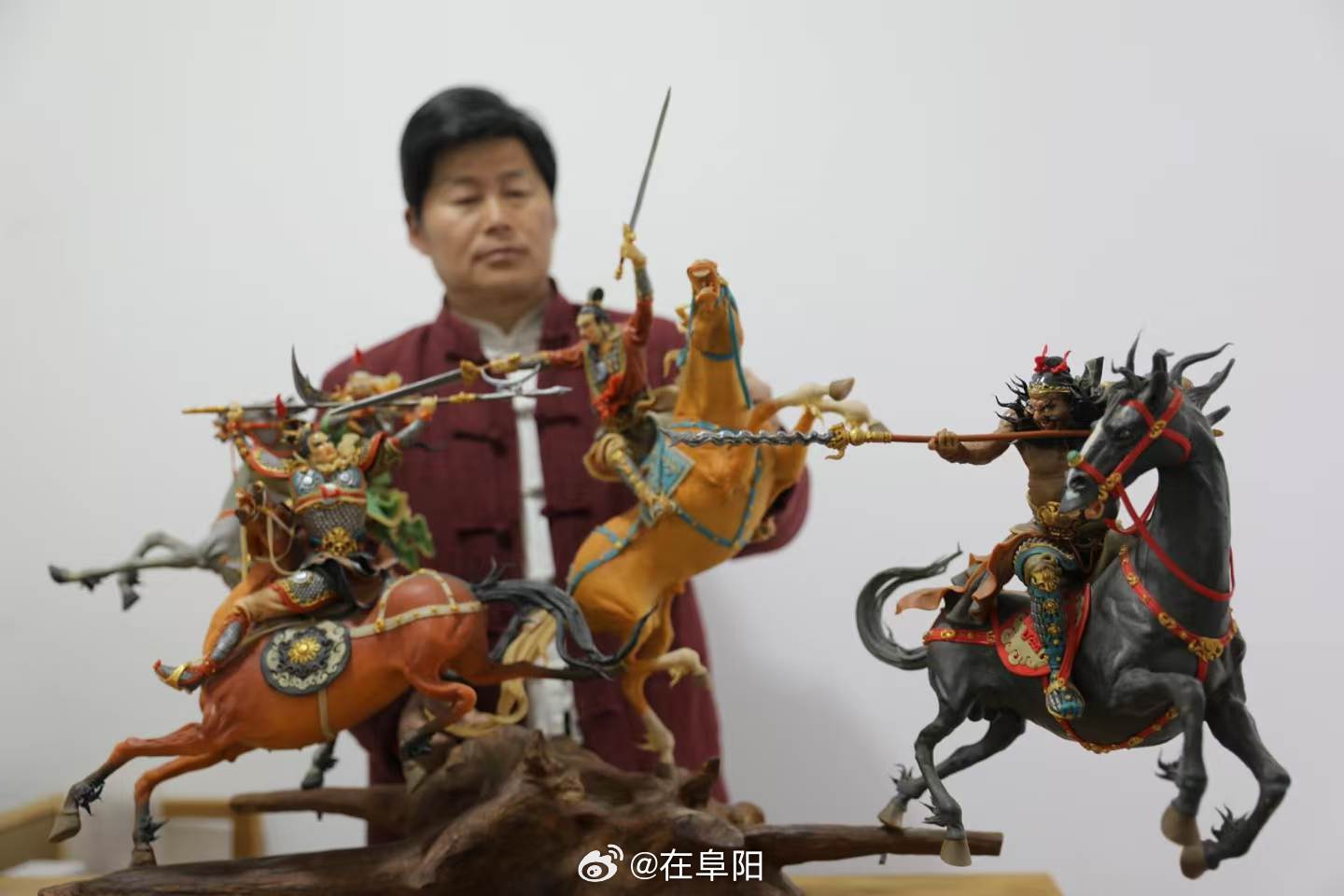 安徽阜阳面塑艺人高光彪捏骏马迎马年