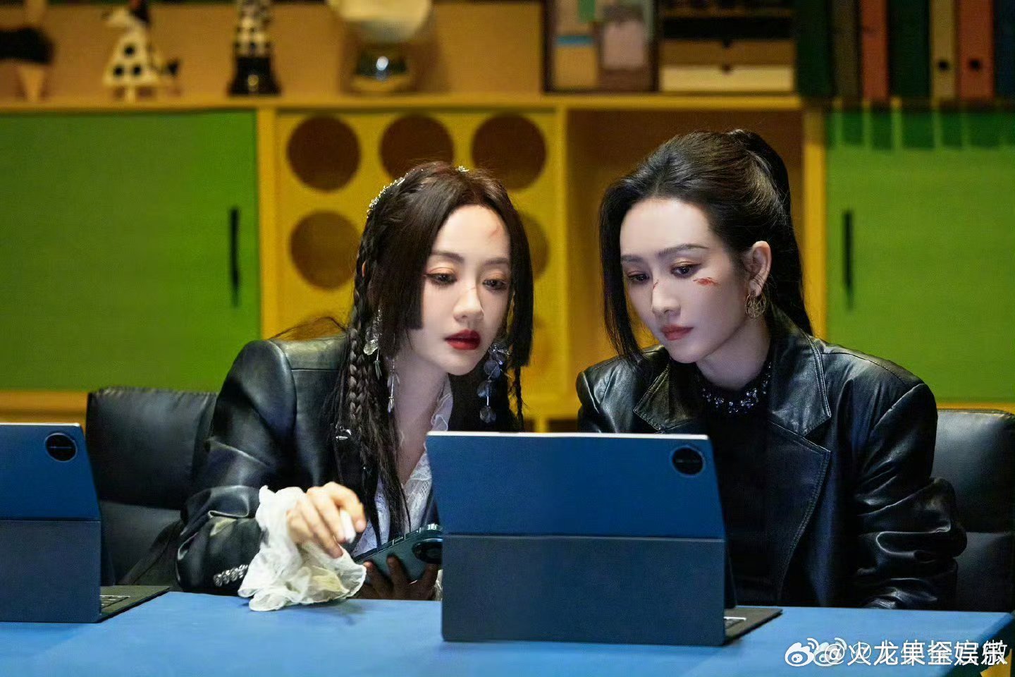 王鸥杨蓉牵手奔跑画面引热议