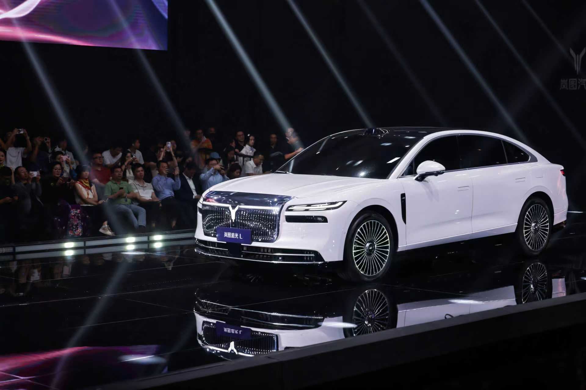 26款岚图梦想家及追光L亮相，展现中国设计魅力