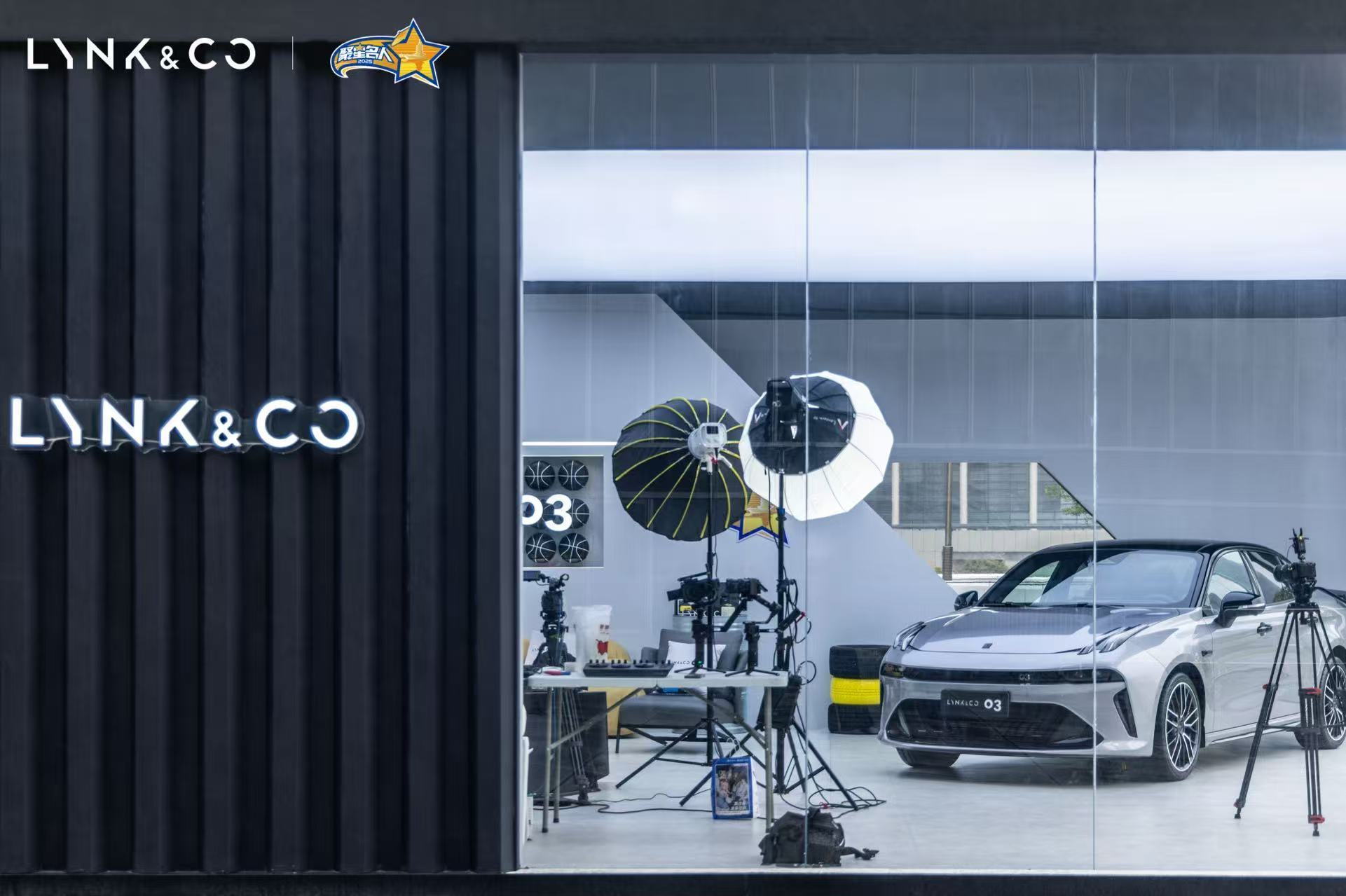 领克03亮相聚星名人赛，性能与竞技跨界融合