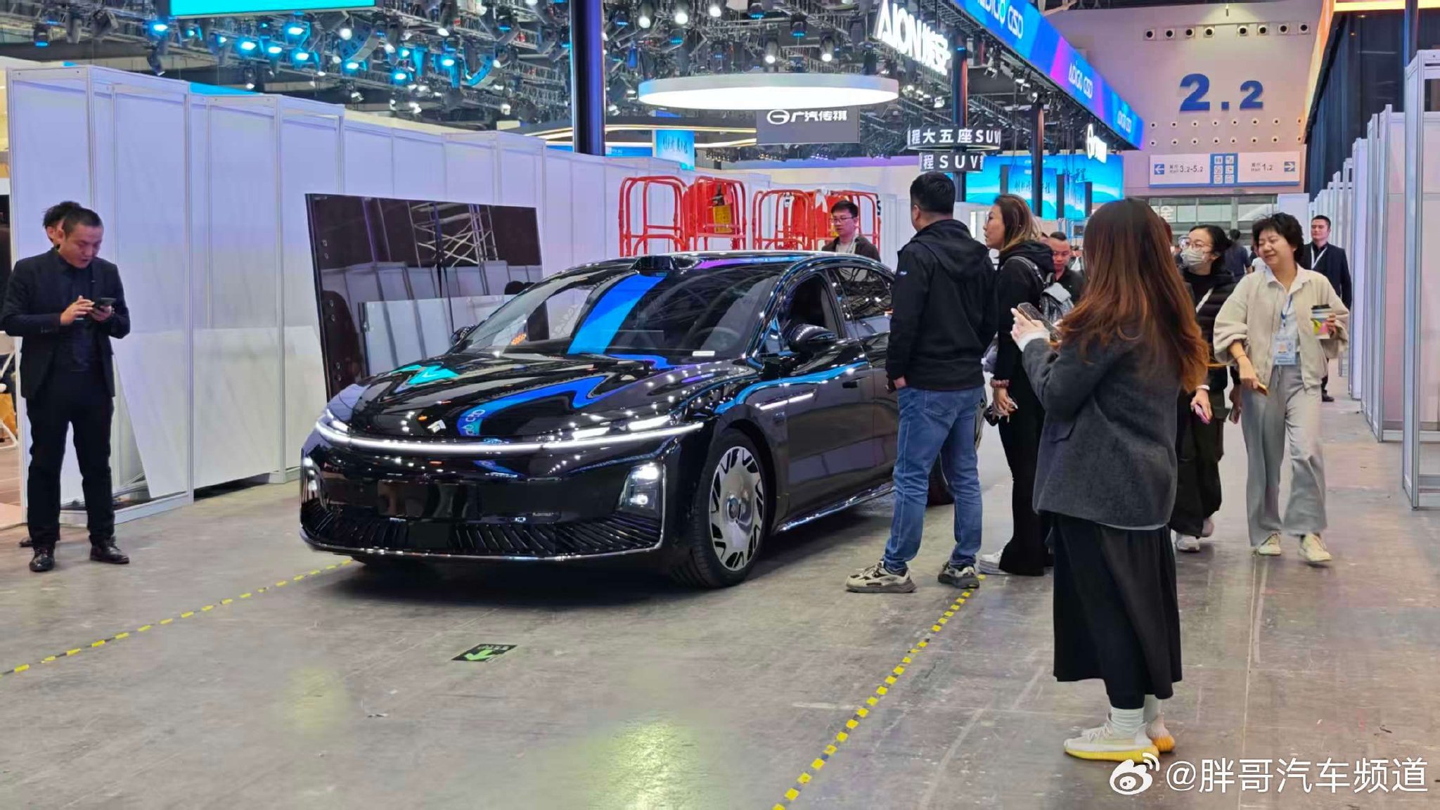 昊铂A800广州车展亮相内饰，四季度上市，轴距3020mm配华为智驾