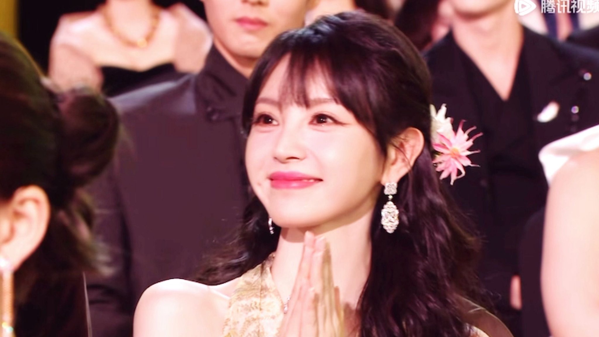 田曦薇听张彬彬毛晓彤唱歌反应引热议