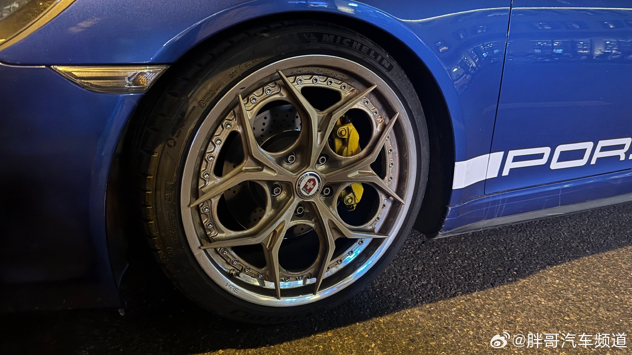 胖哥汽车频道展示新款轮毂设计