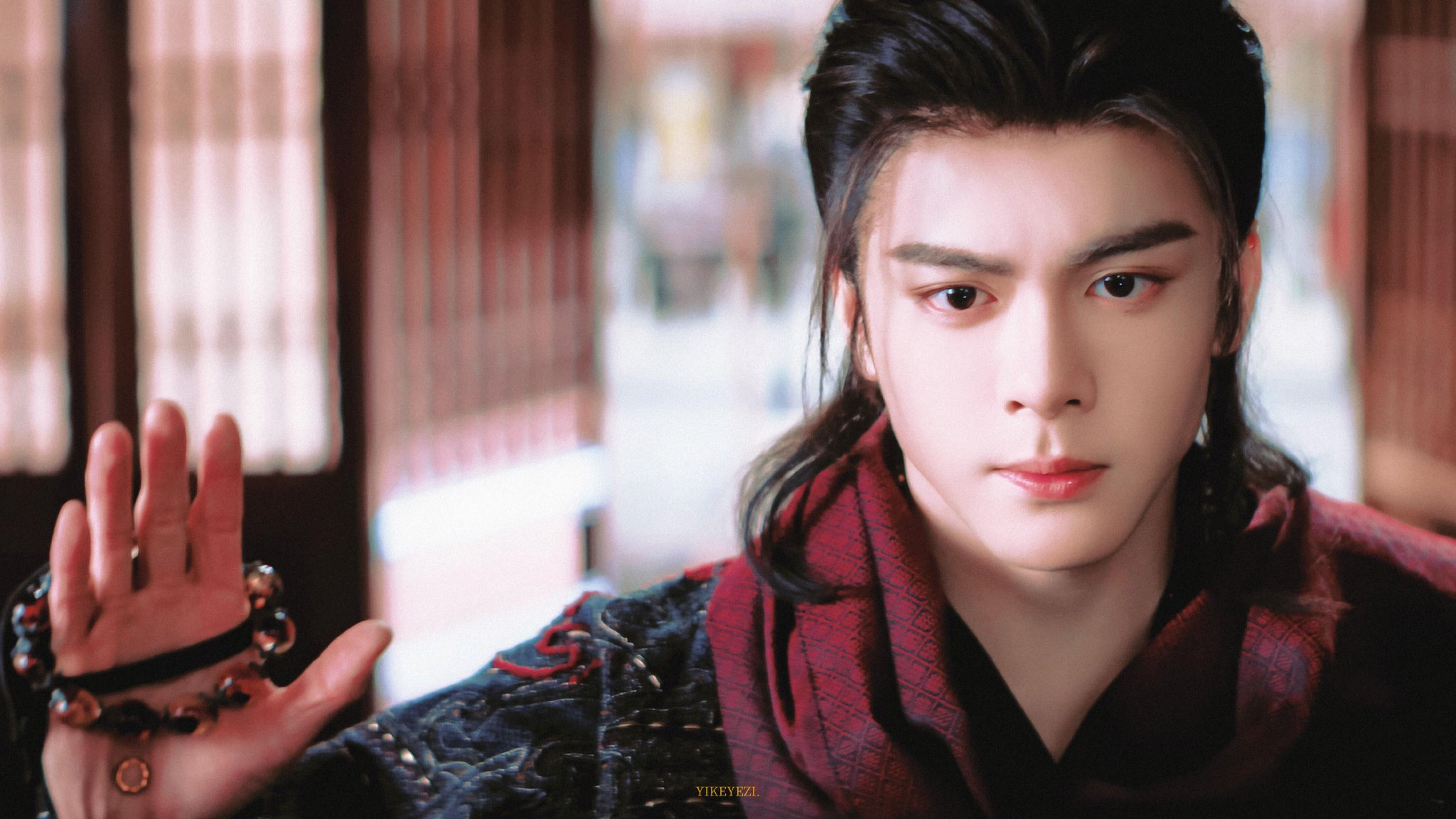 曾舜晞《月鳞绮纪》佛珠打戏尽显东方侠韵