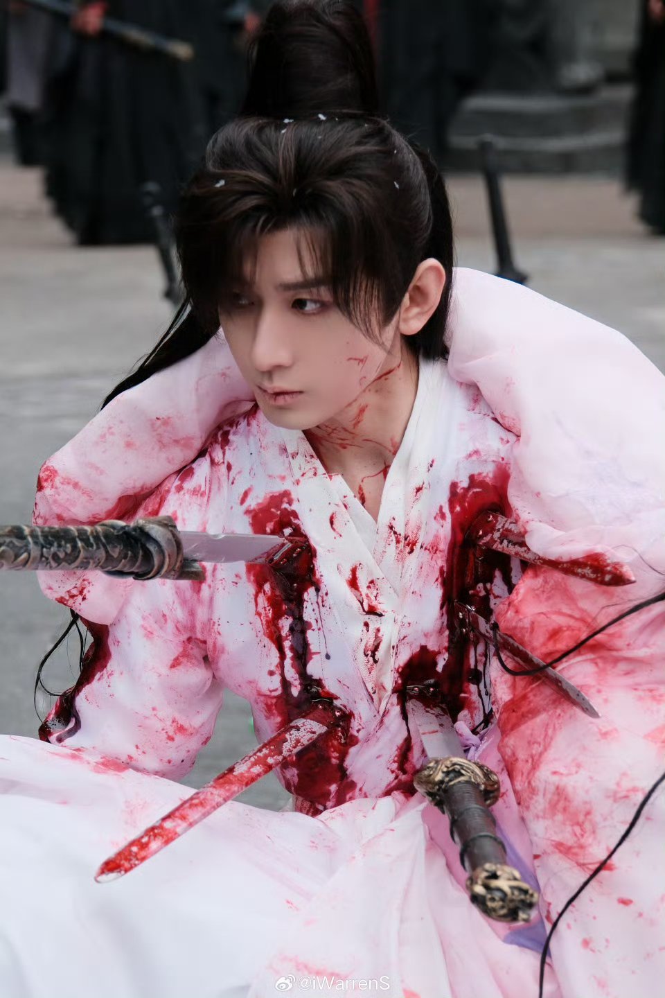 成毅《天地剑心》总榜第一,万箭穿心桥段引质疑