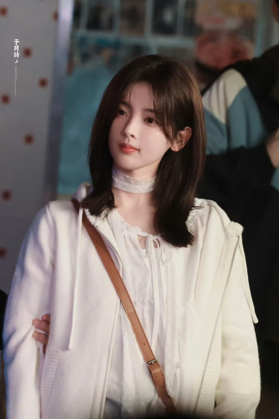 杨超越郑雨亮相造型获赞清冷倔强