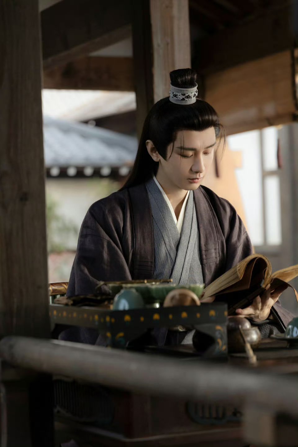 成毅新剧角色内外反差引期待