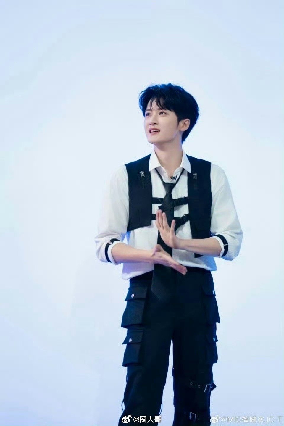 檀健次卢昱晓主演新剧何不同舟渡开机，王劲松曹骏郑业成加盟