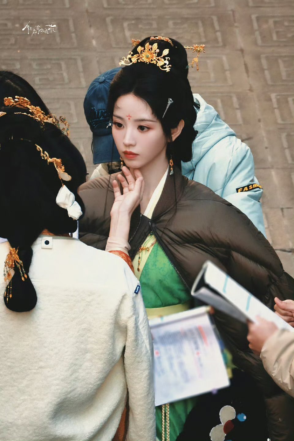 田曦薇发文我望着你引热议