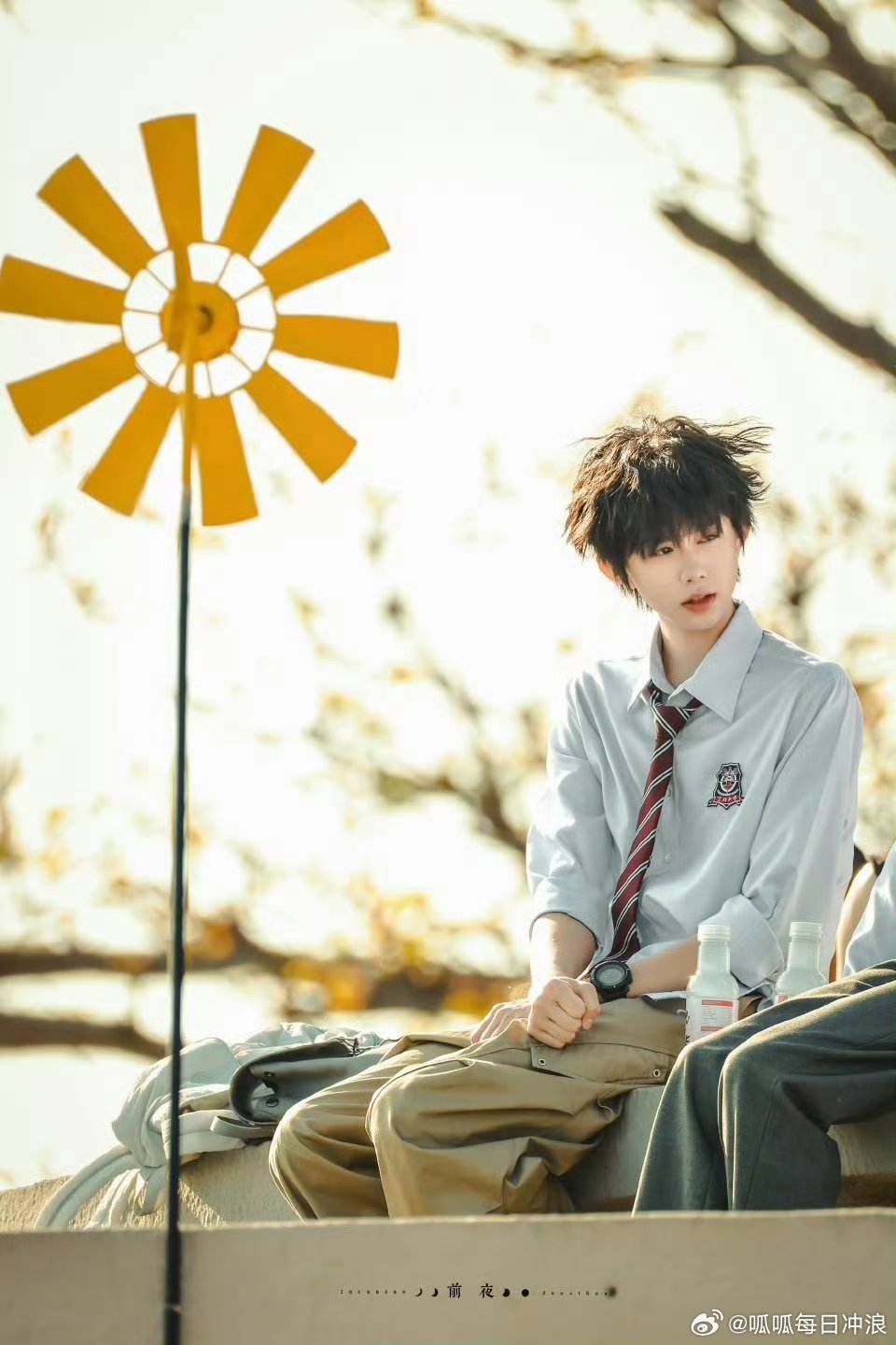 陈奕恒林清源现身少年时代2海边路透