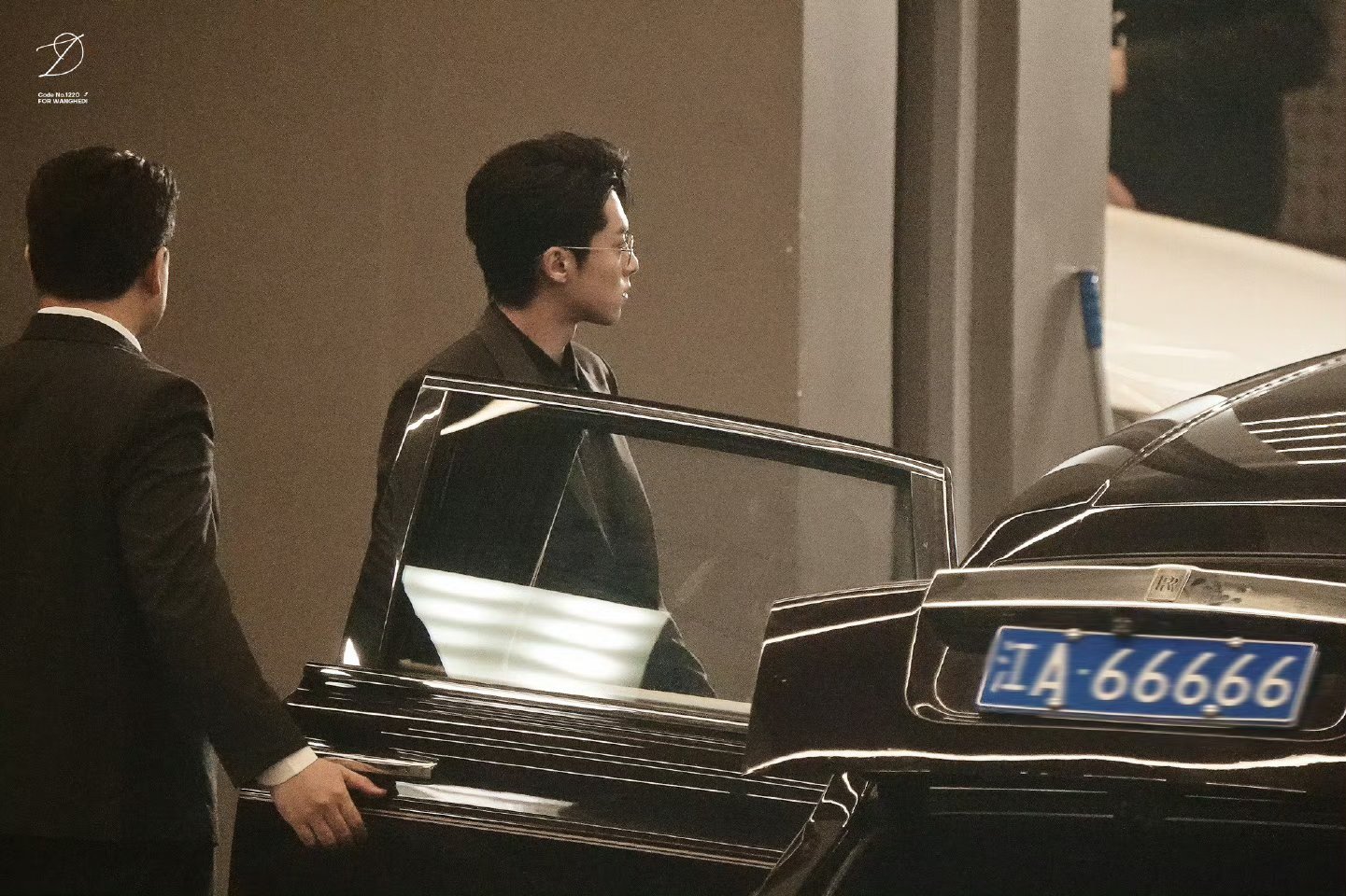王鹤棣调劳斯莱斯接白鹿重现以爱为营