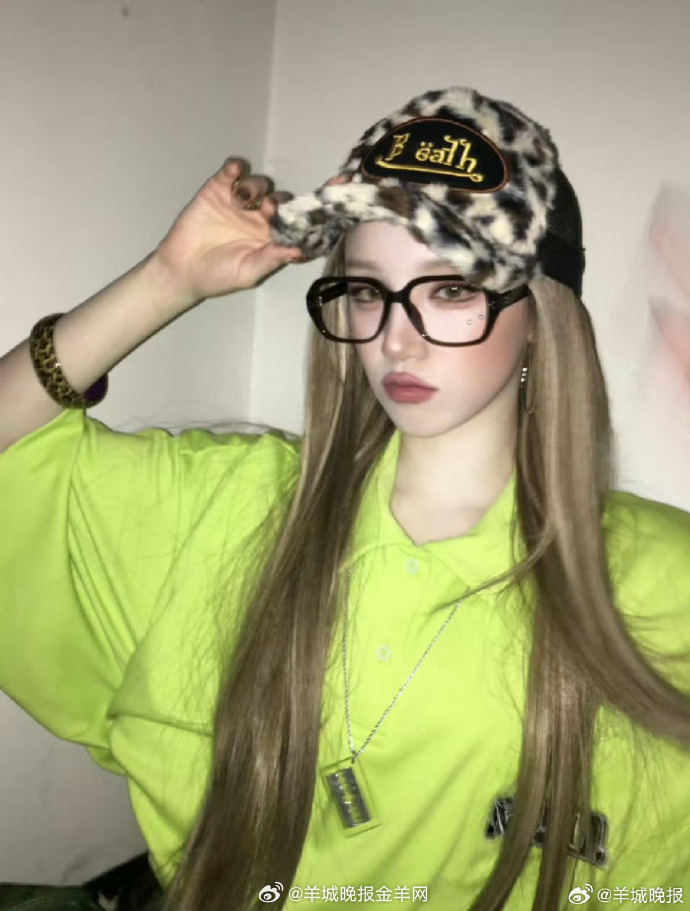 明星春季绿色穿搭引热议，宋雨琦热巴等示范显白减龄造型