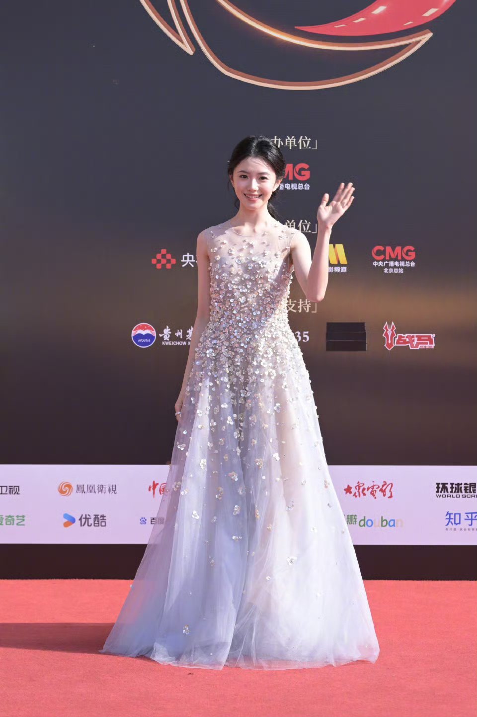 刘浩存亮相CMG中国电影盛典红毯