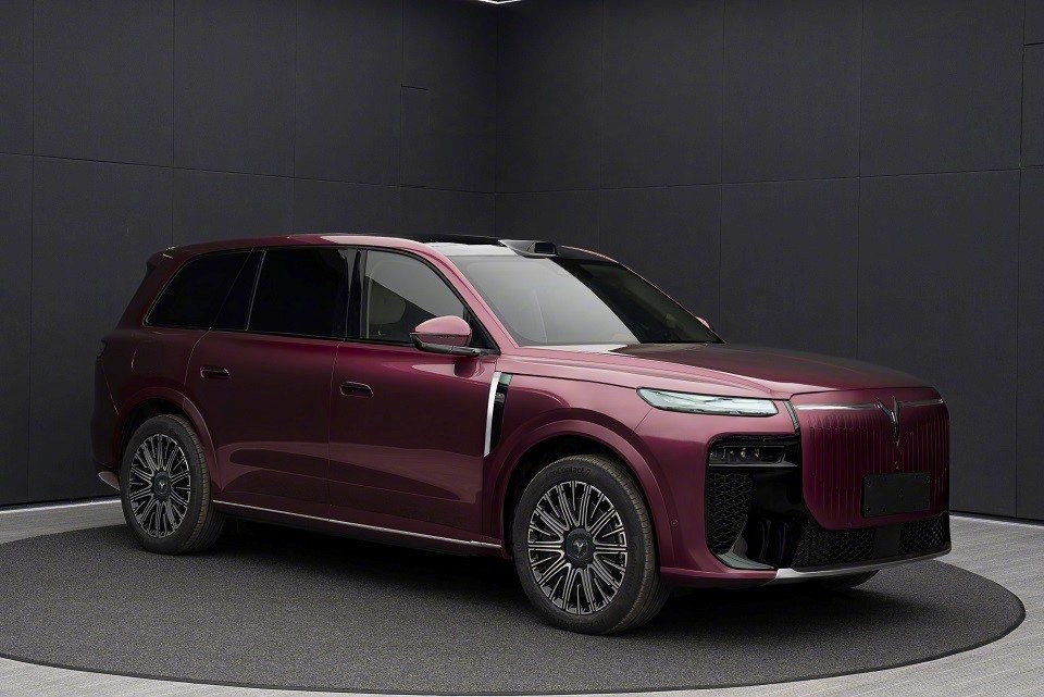 岚图泰山8插电混动SUV申报图曝光，轴距3090mm