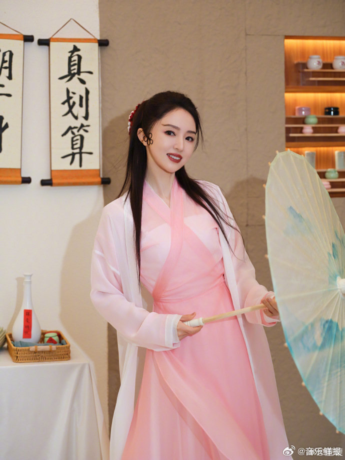 董璇cos白蛇古典韵味十足