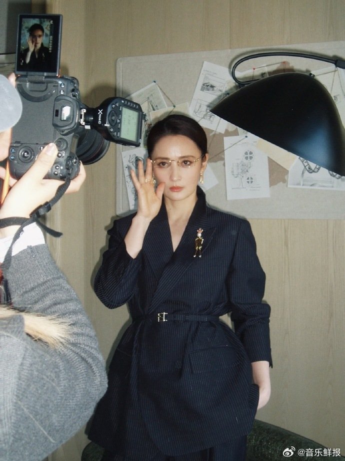 袁弘座位正对陈建斌蒋勤勤，蒋勤勤凭《小小的我》角逐金鸡最佳女配