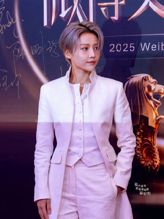 刘雨昕任嘉伦周翊然刘轩丞亮相新加坡微博文化交流之夜