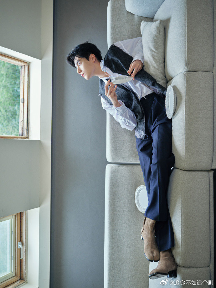 胡一天误将挖机技术当饭撒引粉丝调侃