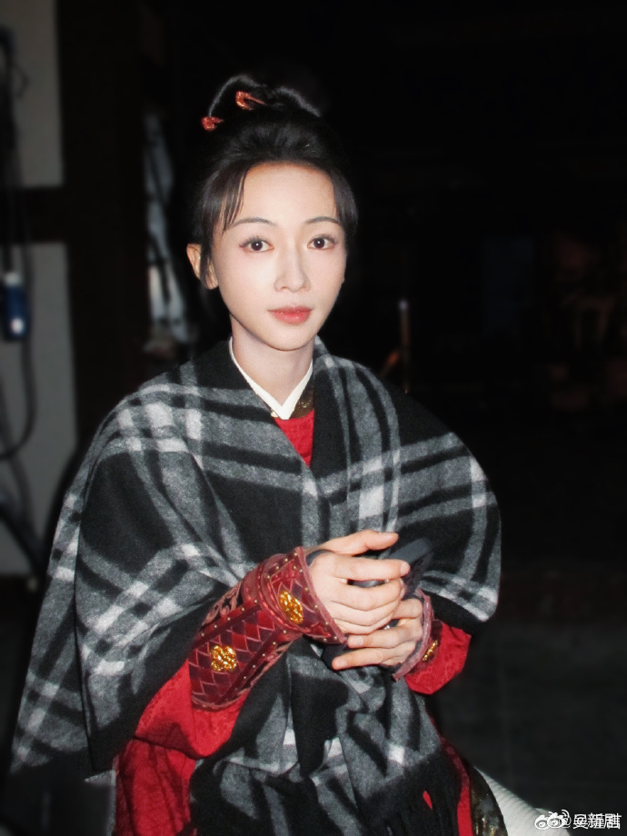 吴谨言《江山为聘》杀青，暂别孟廷辉角色