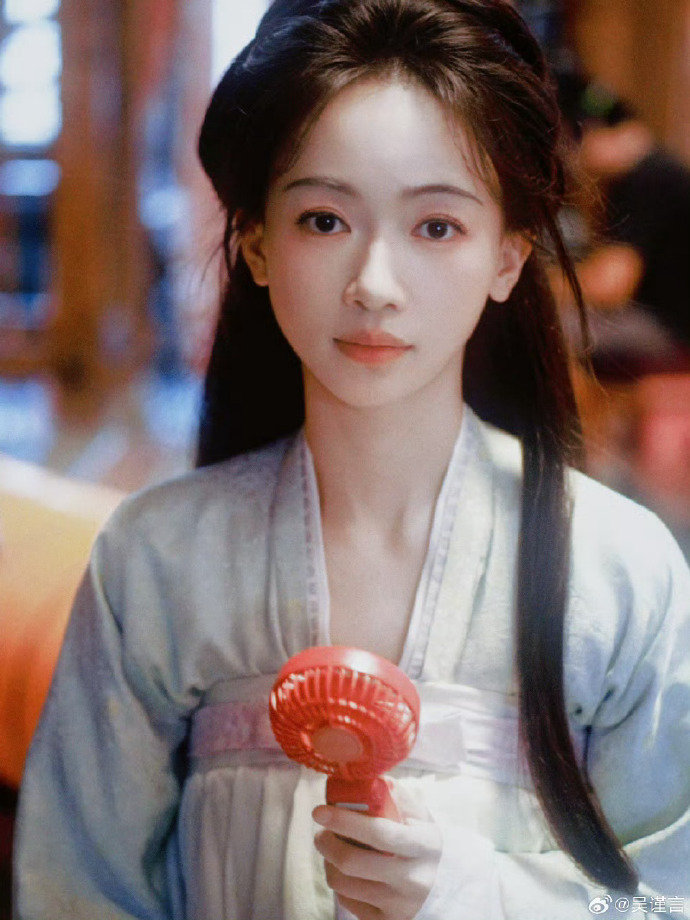 吴谨言肖顺尧新剧《重生之门源起》下月初成都开机