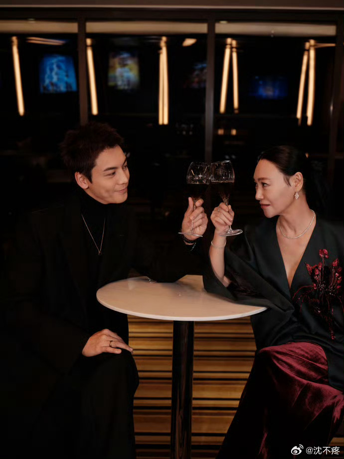 惠英红陈伟霆同框演绎豪门姐弟
