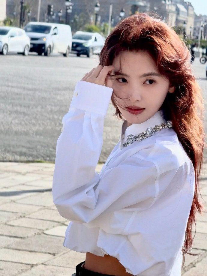 演员章若楠出席活动