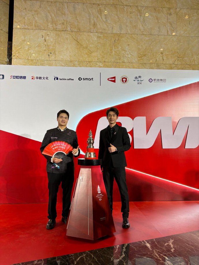 梁伟铿王昶亮相羽联总决赛晚宴