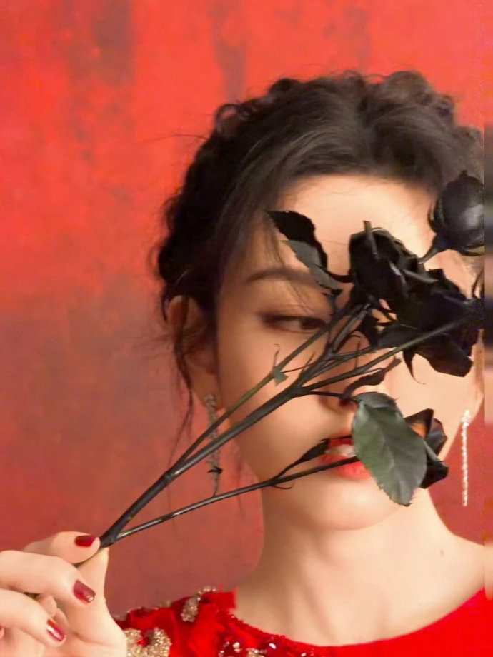 宋祖儿星光大赏复刻小乔红衣造型