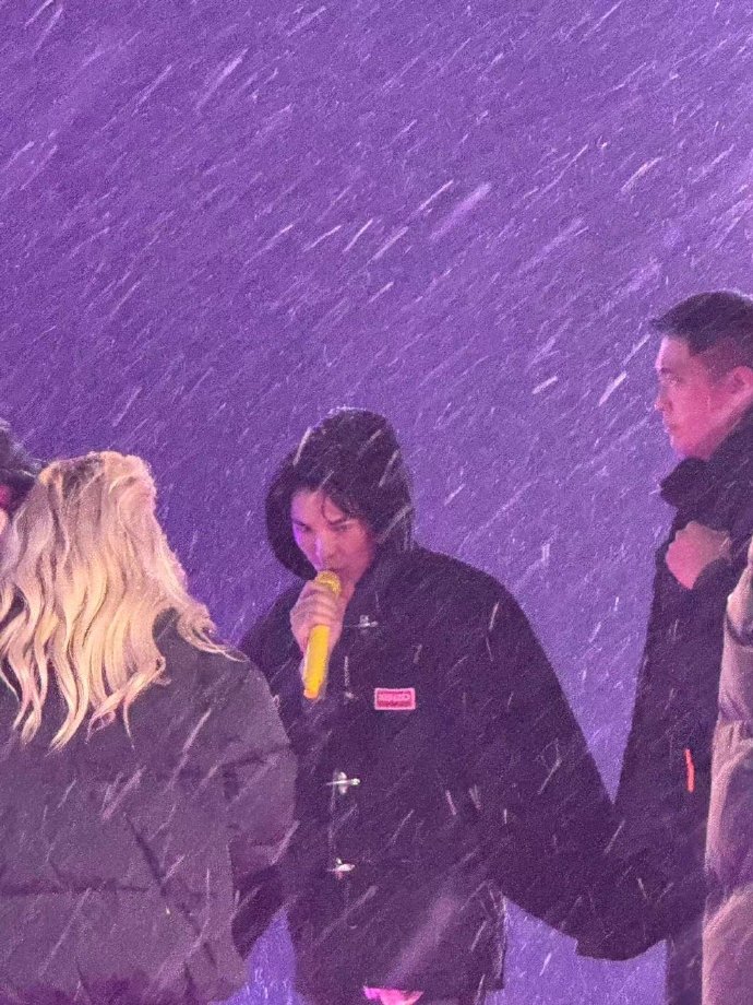 萧敬腾亮相央视舞台路透曝光