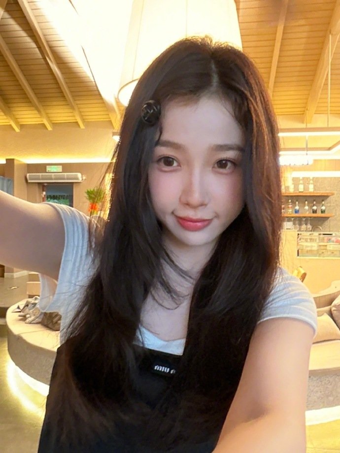 虞书欣晒曼市日常照