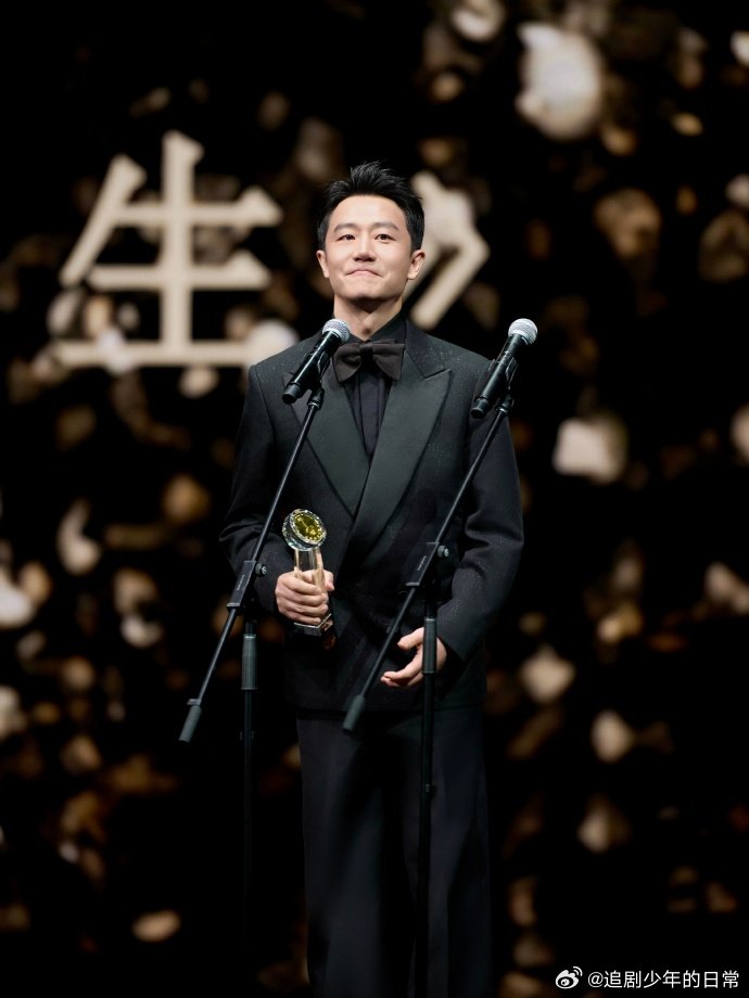 黄轩斩获澳门双节最佳男主角，双作品双角色证明实力