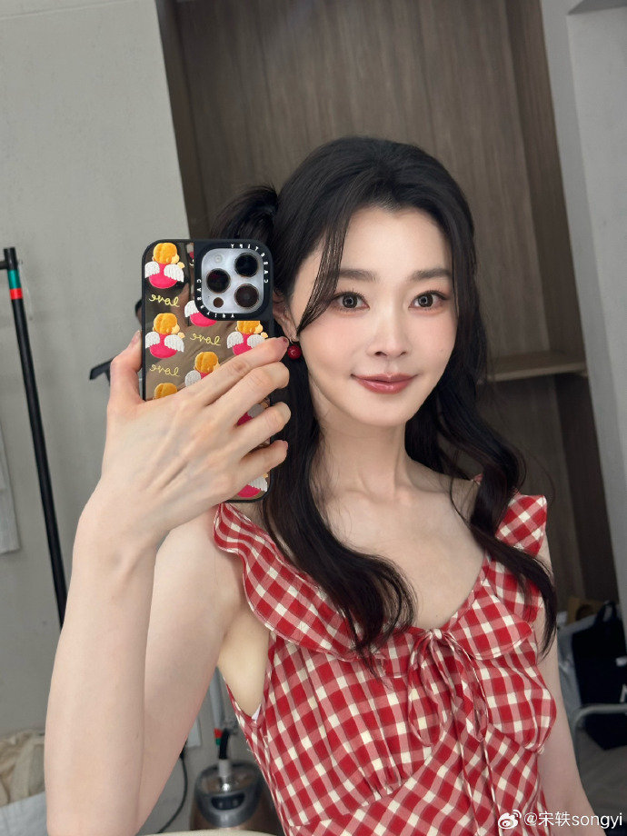 中戏06级同学代旭张睿宋轶陈小纭大学合照曝光