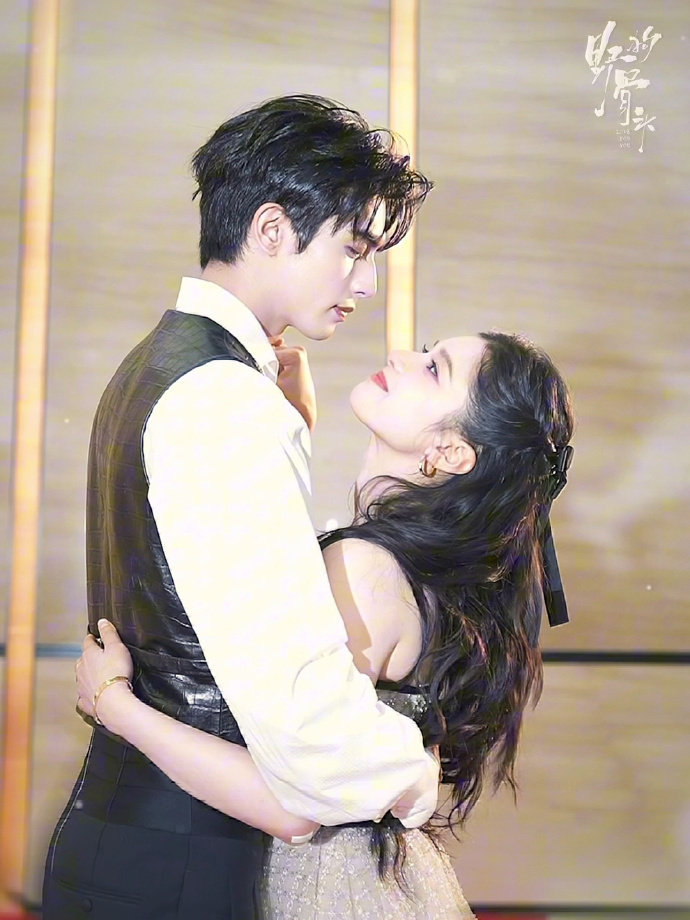 宋威龙张婧仪情人节共舞野狗骨头