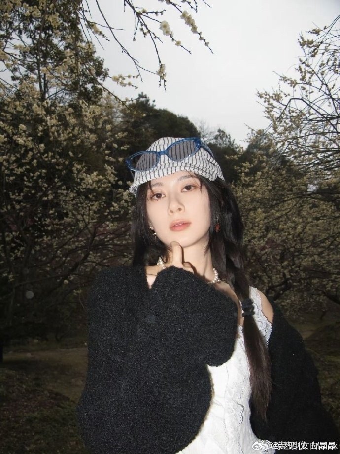 赵昭仪美拉德造型沉稳大气，运动装又酷又飒