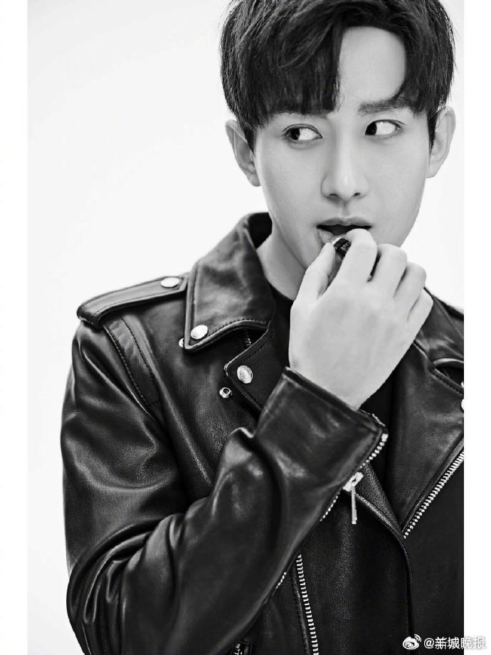 成毅王鹤棣等男星摇滚造型大赏，皮衣金属舞台表现力十足