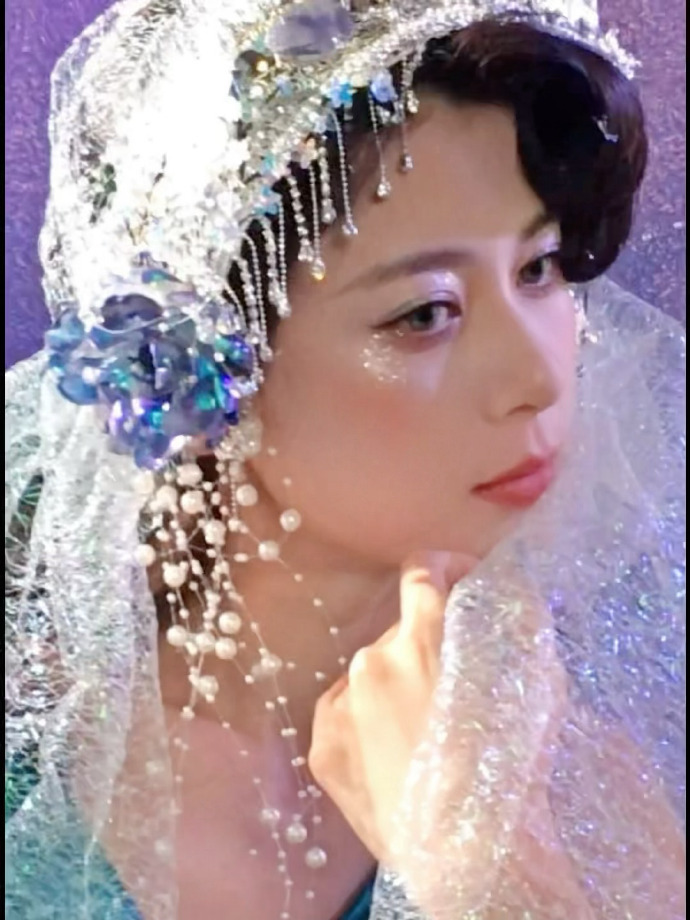 赵昭仪蓝色人鱼姬新妆造惊艳亮相