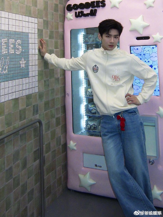 白敬亭转发郑合惠子新剧宣传，两人互动引回忆