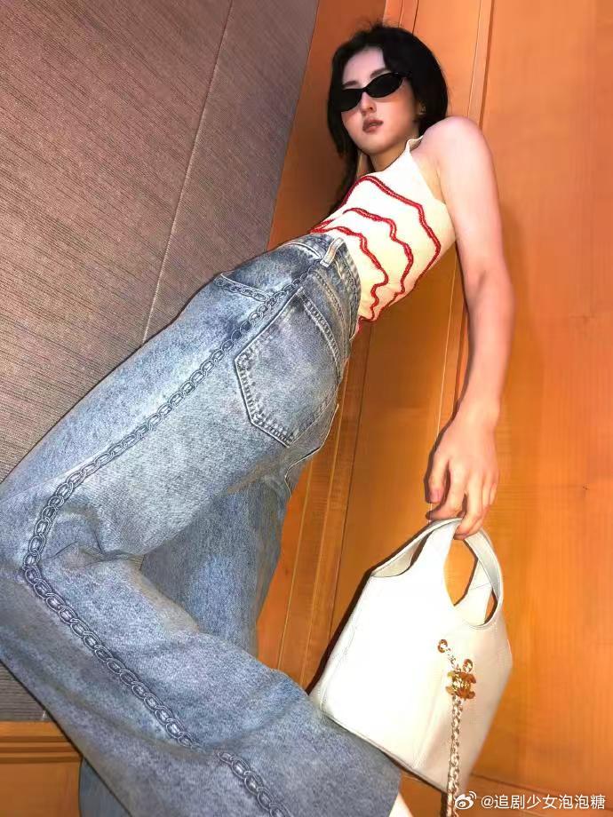张子枫为角色留伤疤敬业精神获赞