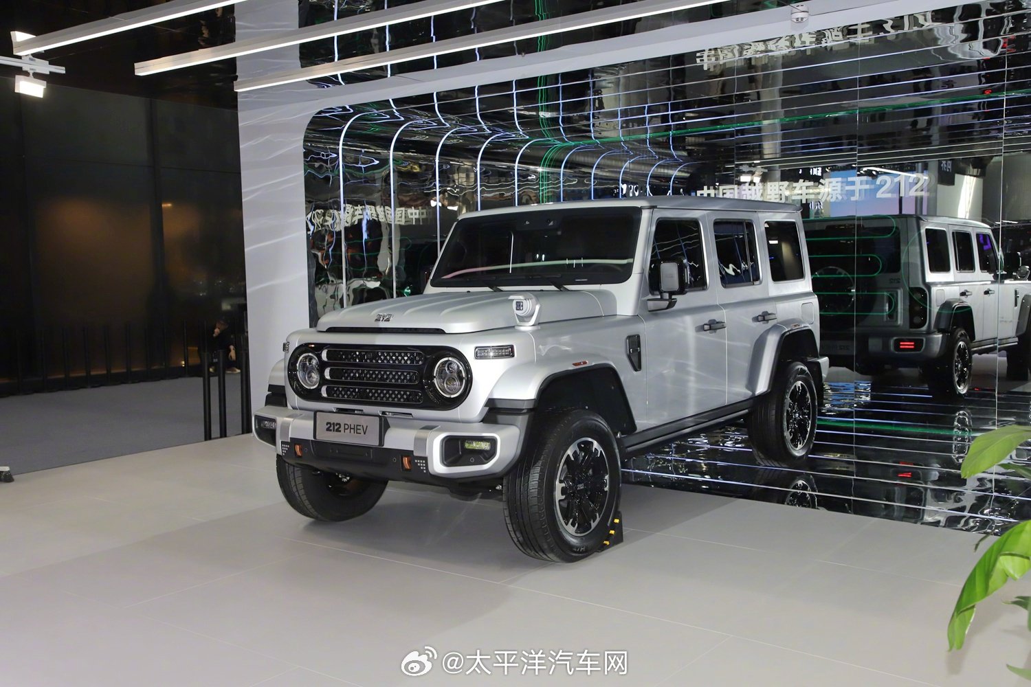 2025广州车展212混动版首发，25万起续航1000km