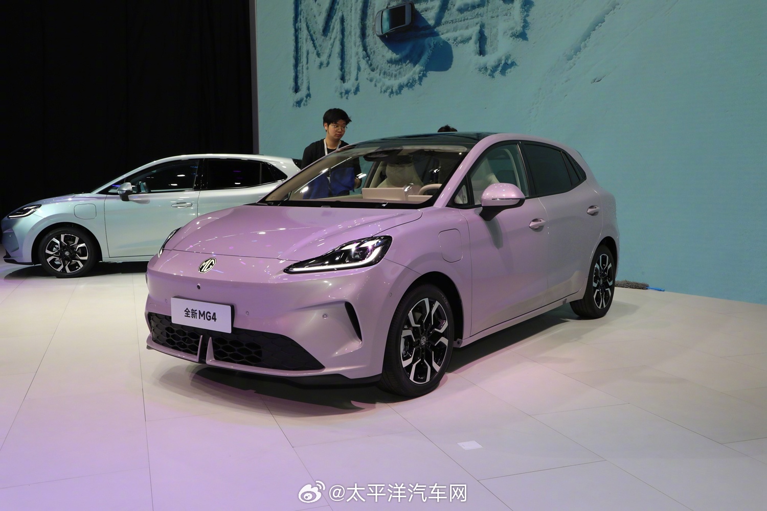 2025广州车展MG4搭载半固态电池，续航530km充电20分钟